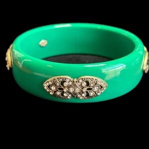 NWOT Premier Designs Green Bangle Bracelet
